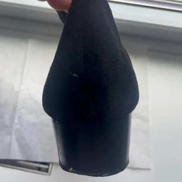 THE ROW $1290 black suede ankle boot, size 41 made in Italy